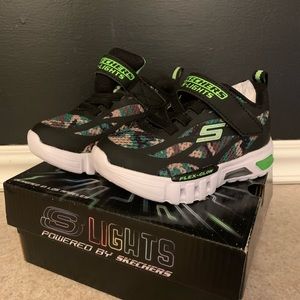 Sketchers Lights Toddler Size 7 Brand New
